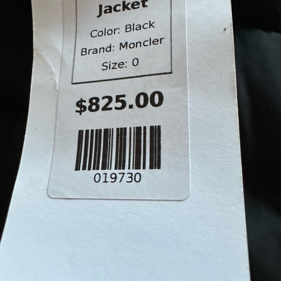 Moncler 3/4 winter coat with fur detailing - Picture 7 of 7